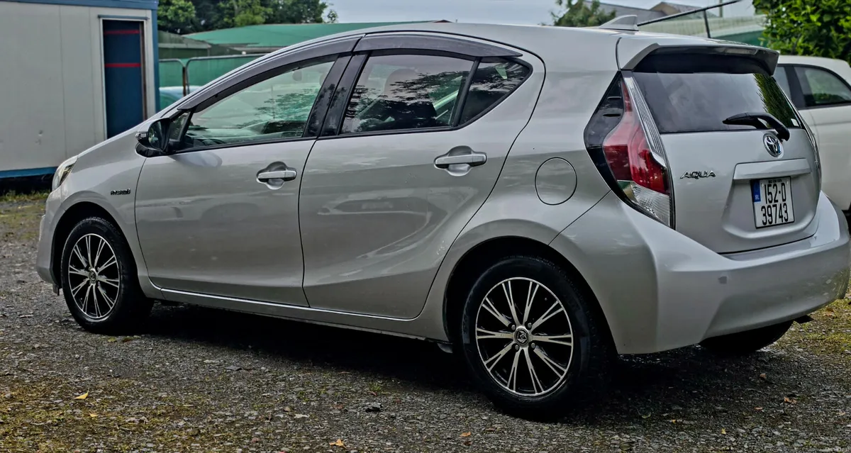 Toyota Aqua 2015 - Image 2