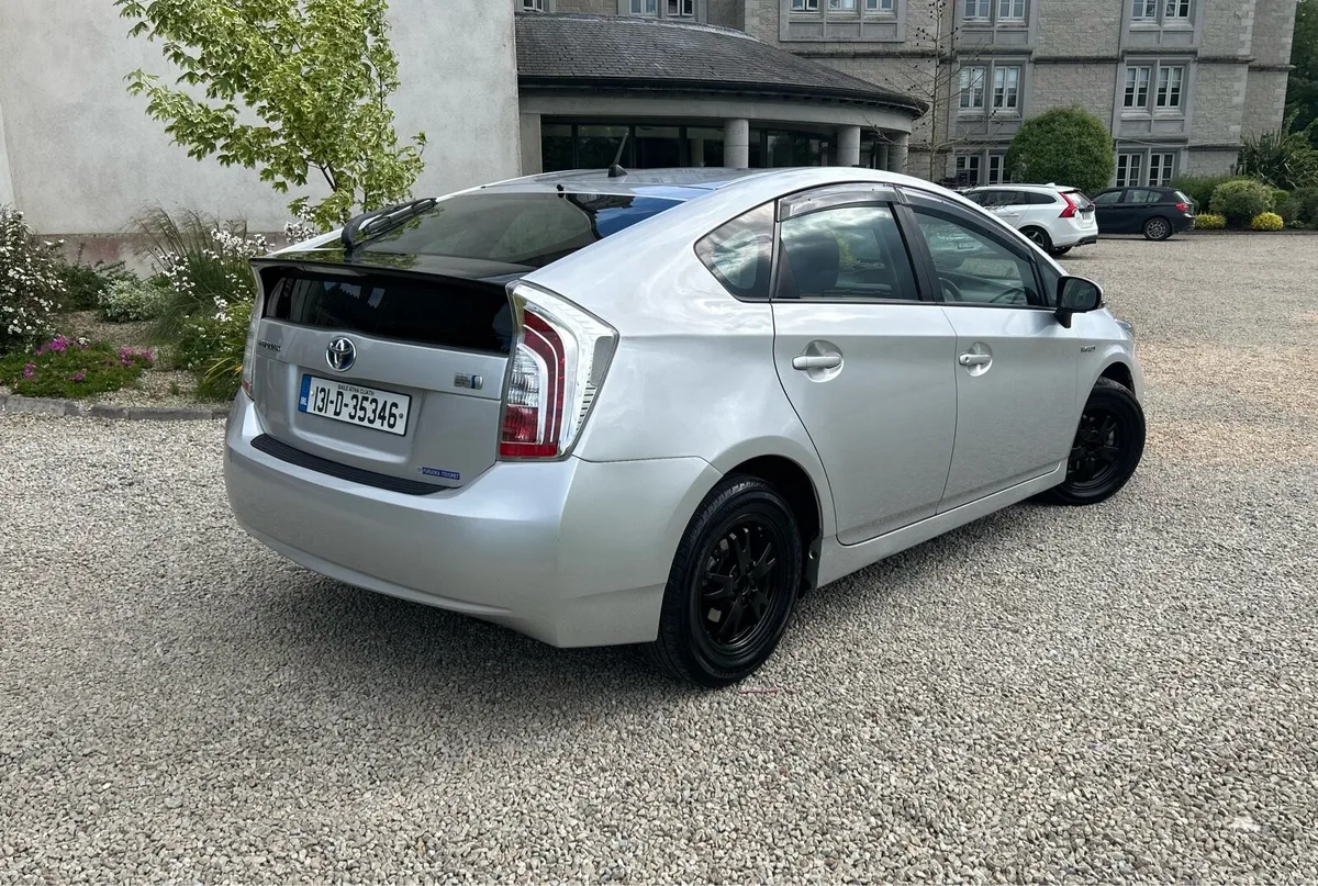 2013 Toyota Prius 1.8L Petrol Hybrid (PRICE 5,950€ - Image 4