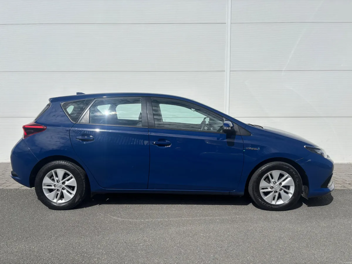 2017 TOYOTA AURIS HYBRID ACTIVE 1.8i 5DR A/T NCT - Image 6