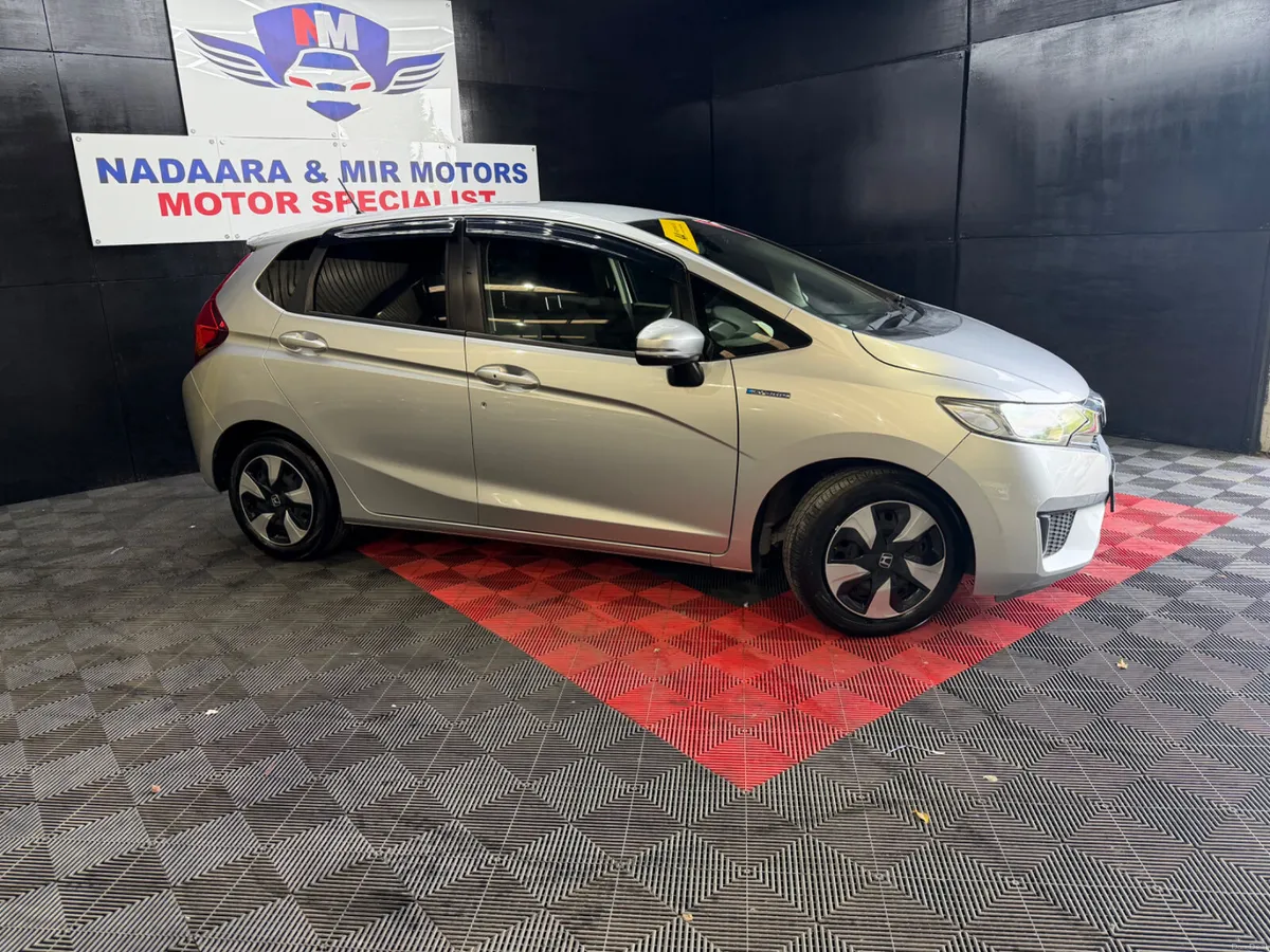2016 Honda Fit Hybrid - Image 4