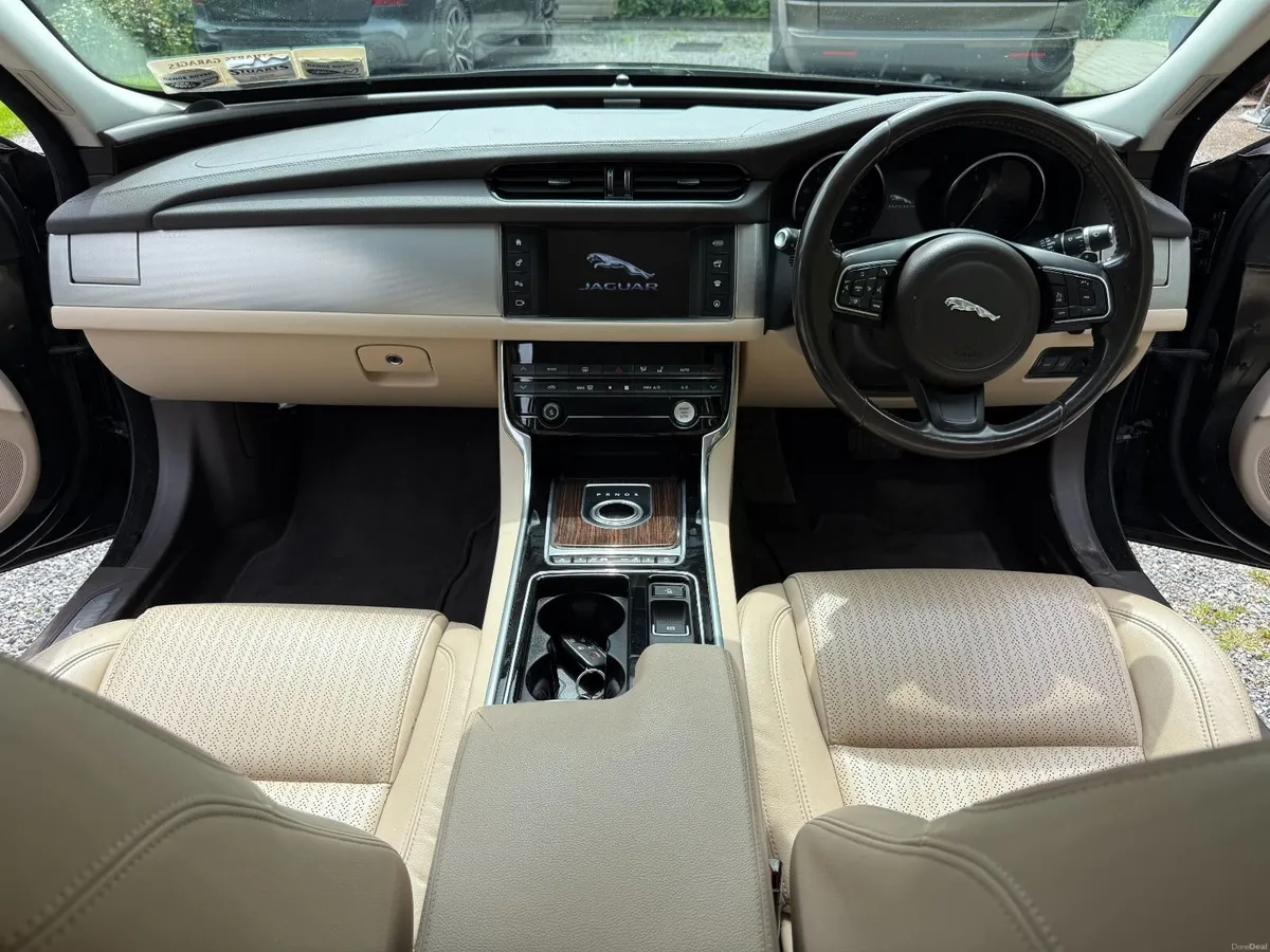 Jaguar XF 2016 - Image 4