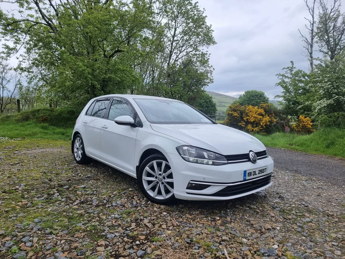 2019 Volkswagen Golf - Image 2
