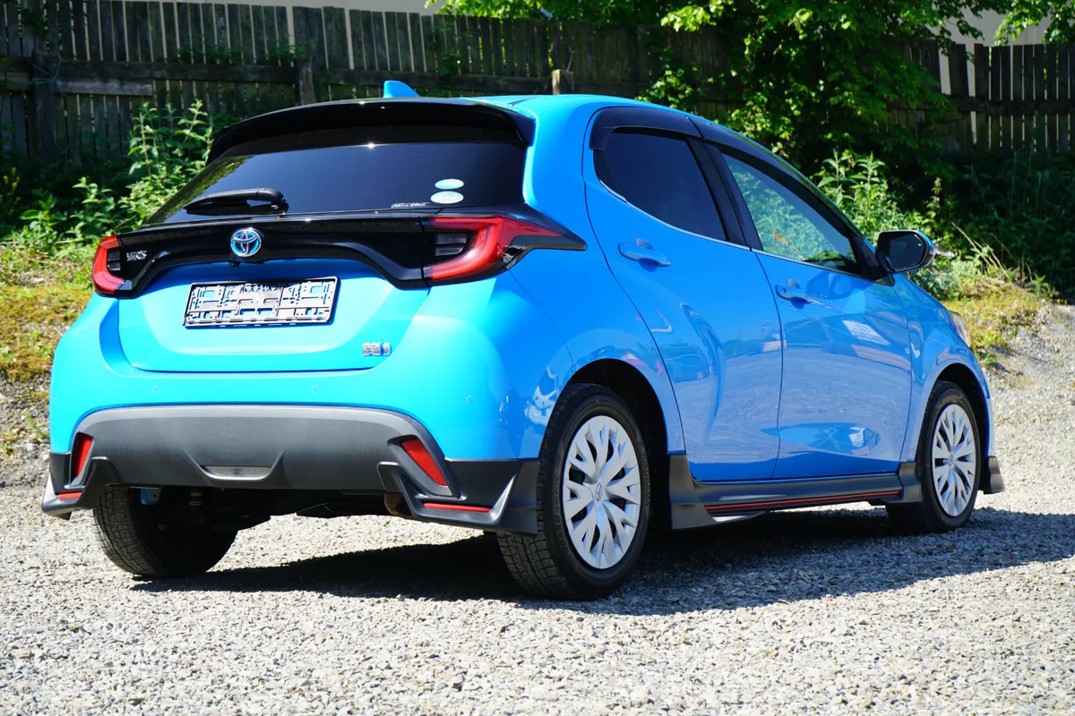 Toyota Yaris Hybrid - Image 3