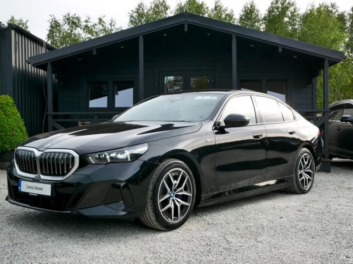 BMW i5 E-DRIVE 40 M SPORT, BEIGE LEATHER, HARMAN K - Image 3