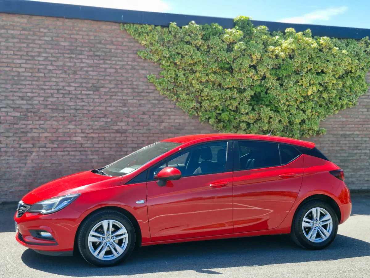Vauxhall Astra 1.6 CDTI DESIGN FINANCE AVAILABLE - Image 5