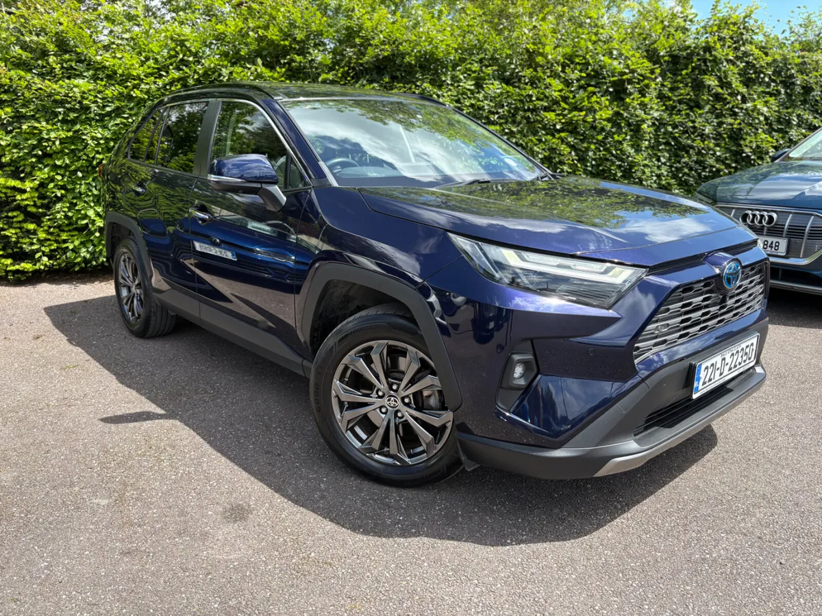 RAV4 PLATINUM AWD-i | 1 OWNER | HUGE SPEC - Image 3