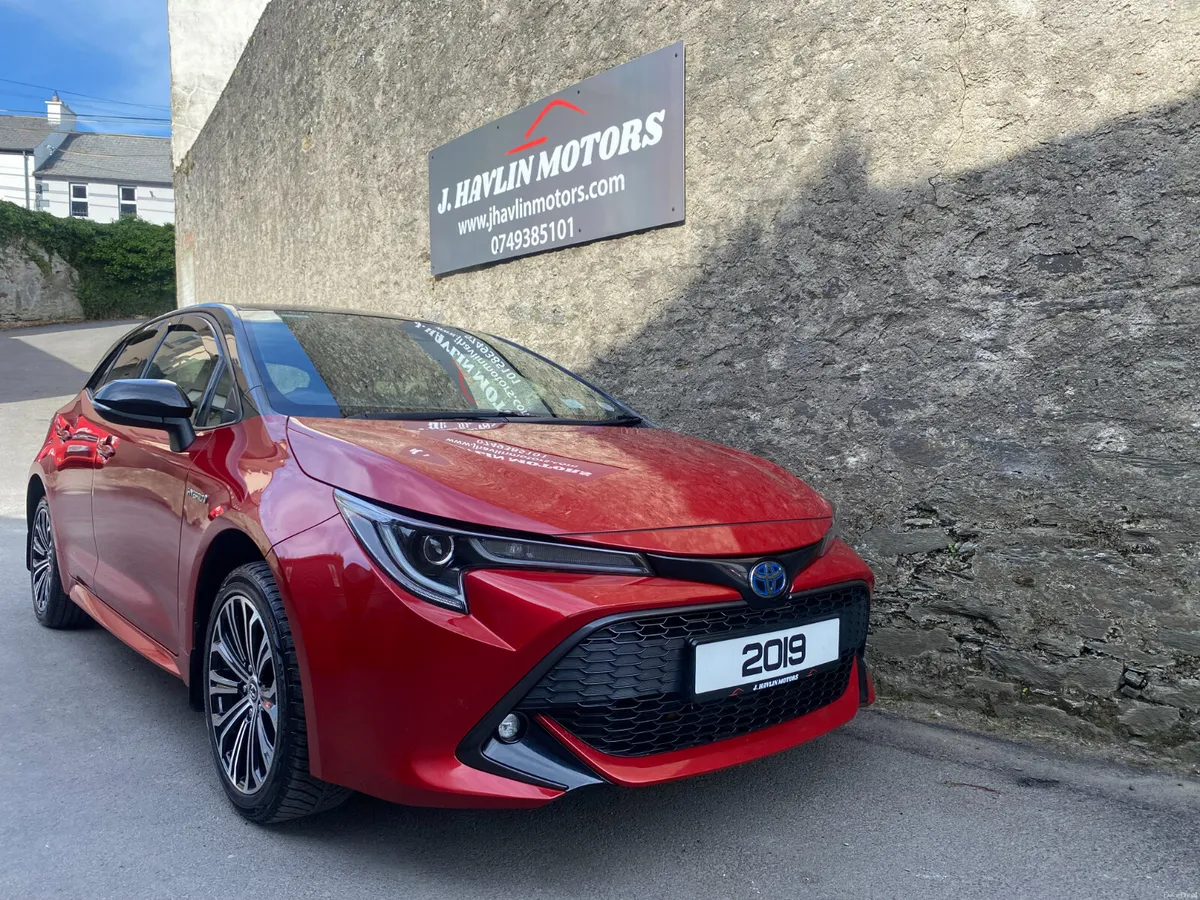 March 2019 Toyota Corolla Luna Sport Hybrid - Image 2
