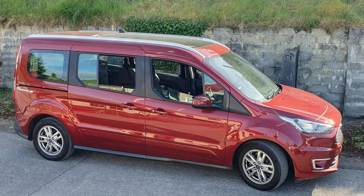 Ford Tourneo Connect Auto 7 Seat Wheelchair Ramp - Image 1