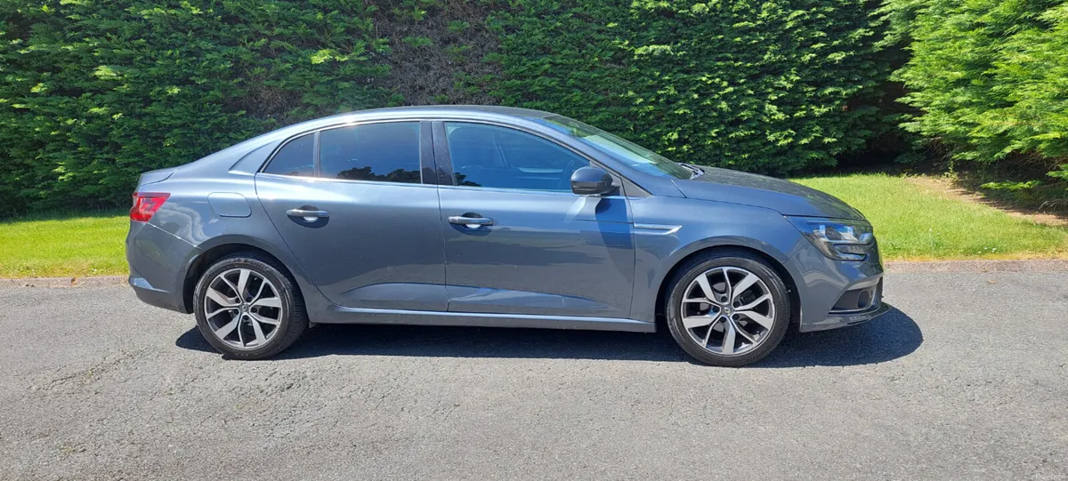 Renault Megane 2018 - Image 2