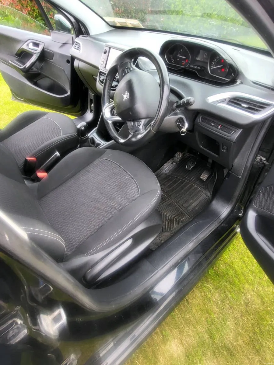 Peugeot 208 2018 - Image 2
