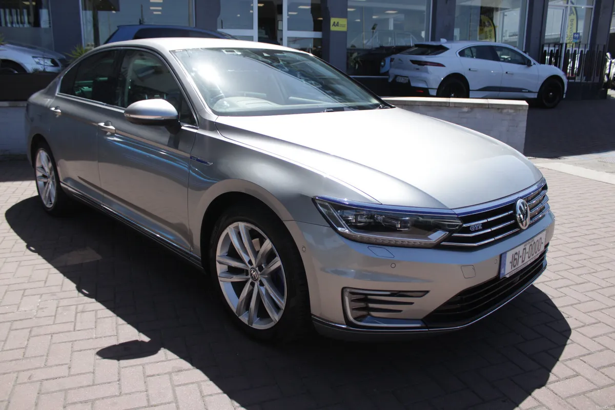 1.4 GTE PLUG IN HYBRID 4DR SALOON // 1 OWNER WITH - Image 2