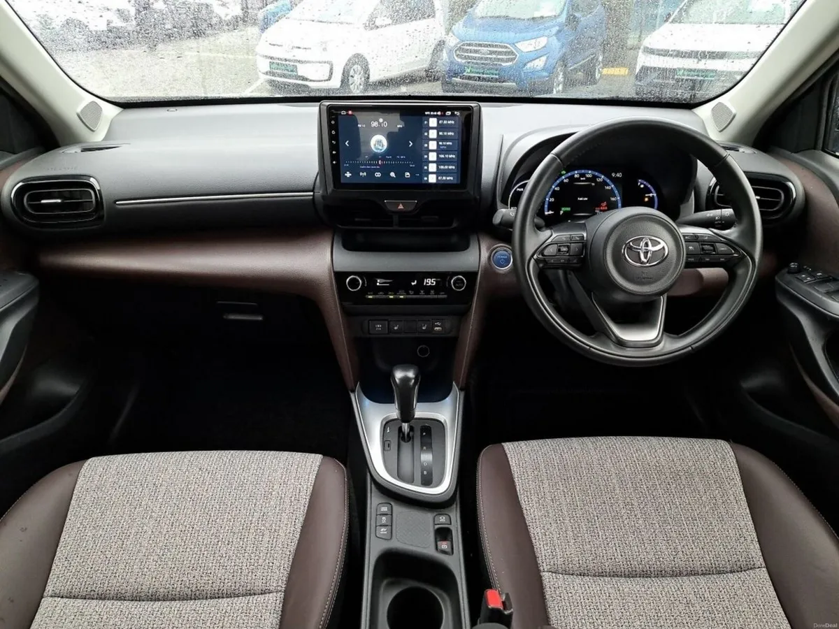 Toyota Yaris Cross Z HYBRID AUTO - Image 3