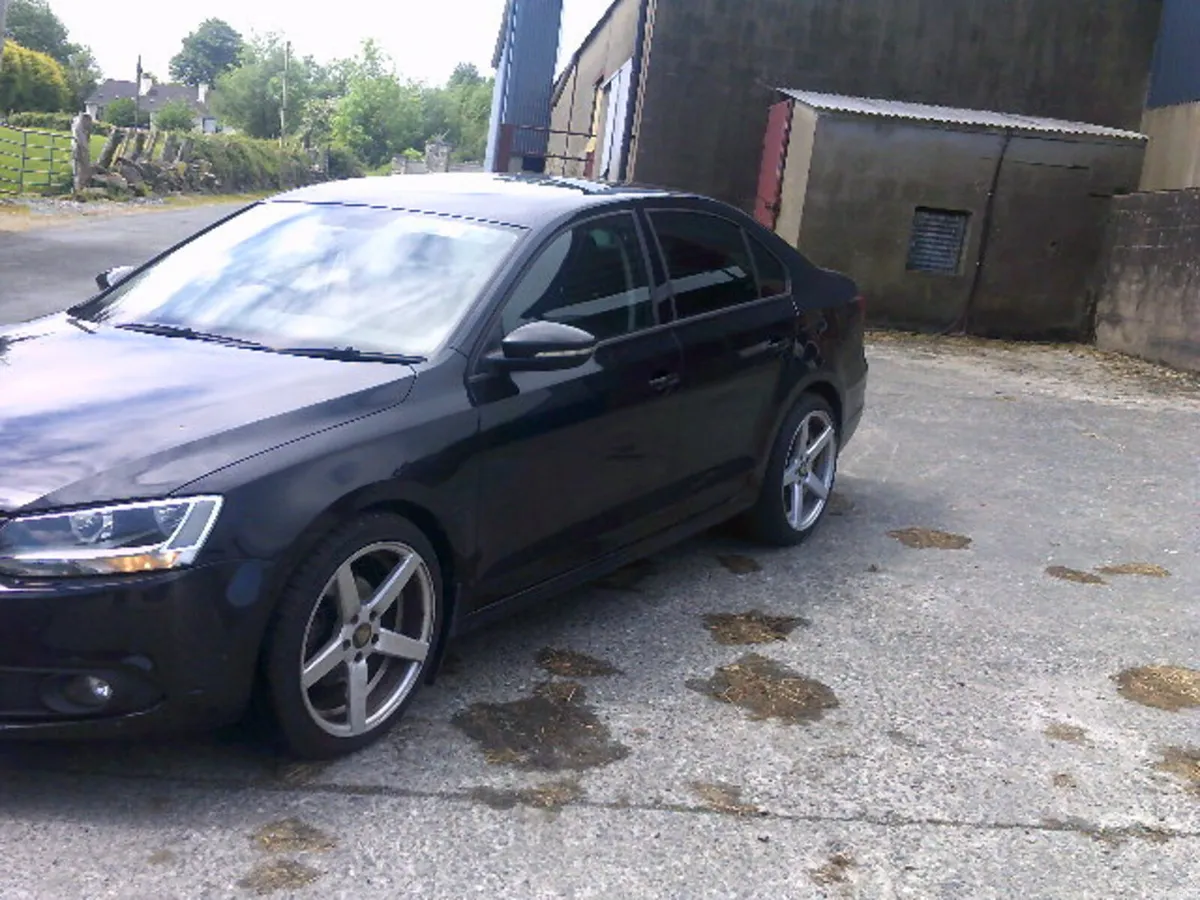 Volkswagen Jetta 2014 - Image 3