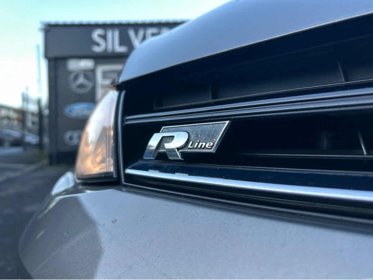 Volkswagen Golf R-Line 1.6 TDI MANUAL 110HP - Image 2