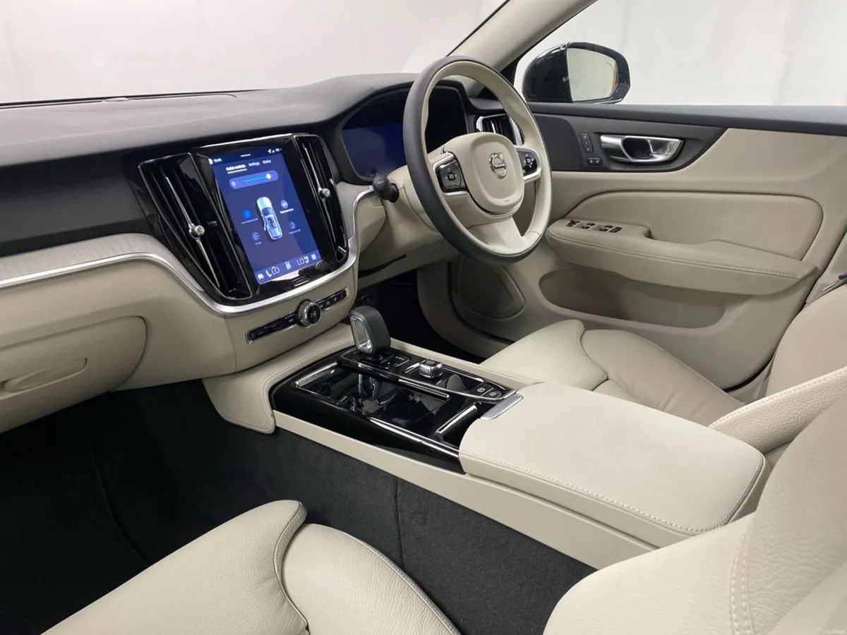 Volvo V60 T6 AWD Plug-in hybrid electric/petrol Pl - Image 3