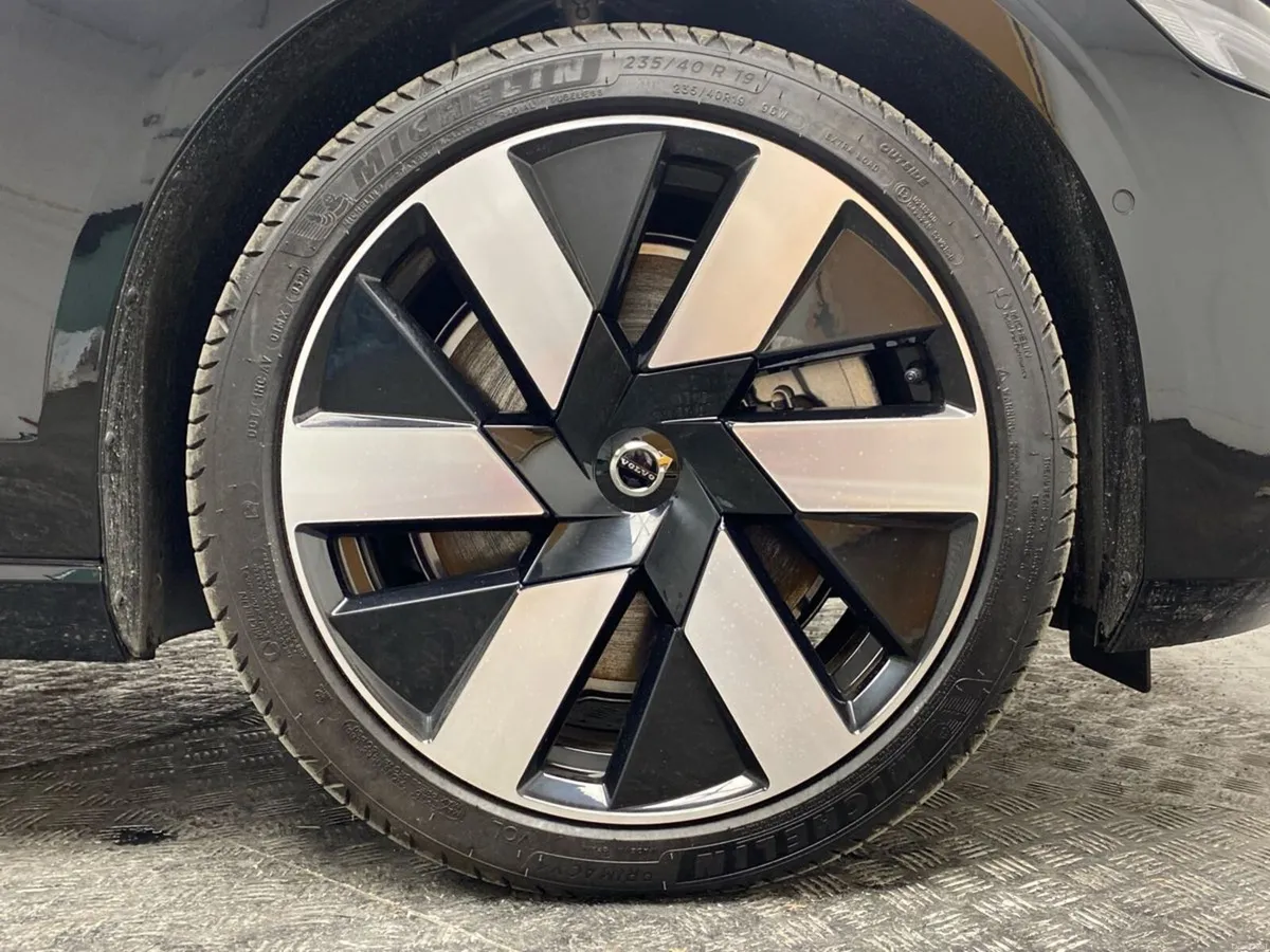 Volvo V60 Plus T6 AWD Plug-in hybrid electric/petr - Image 6
