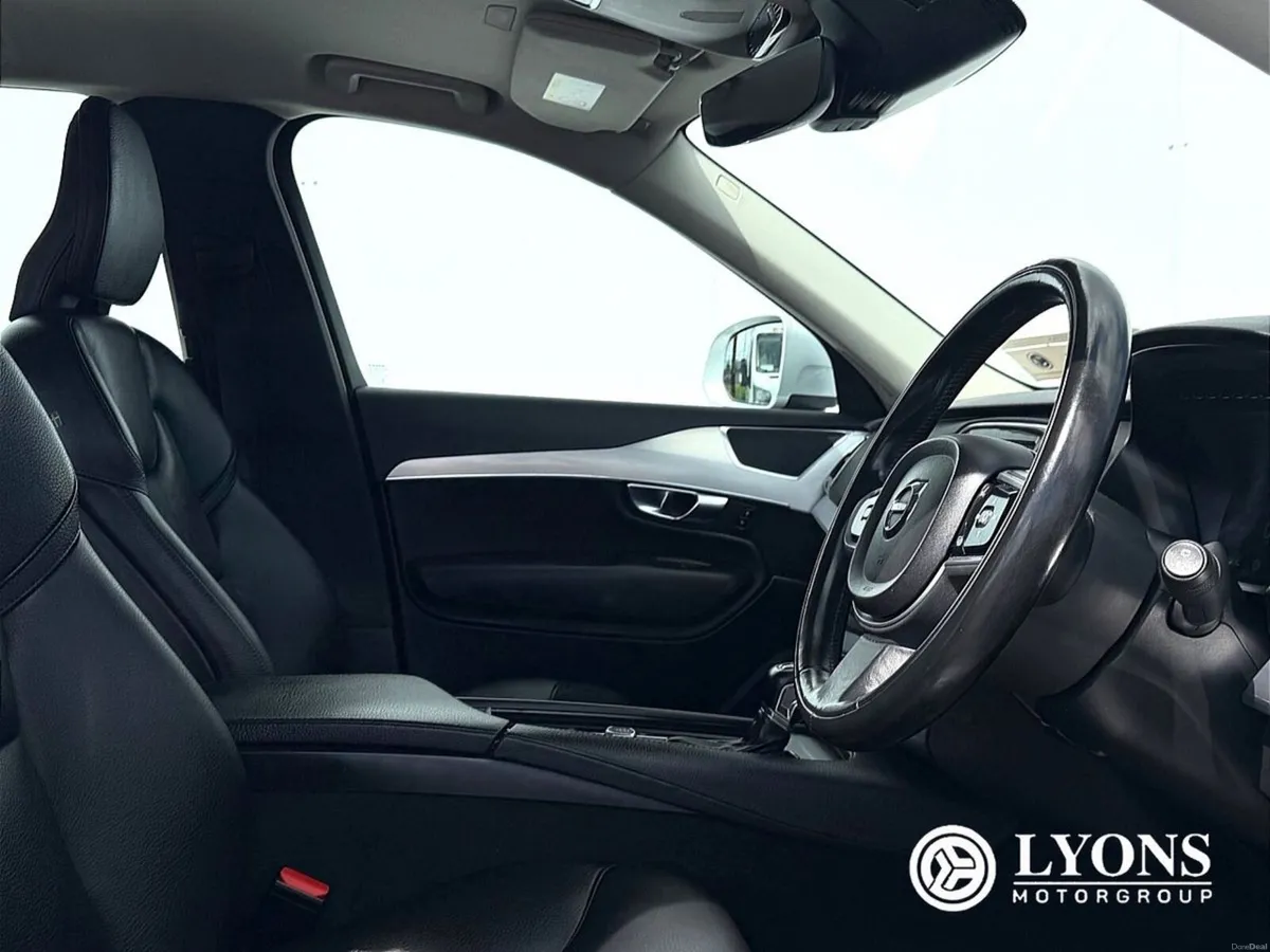 Volvo XC90 D5 (235hp) AWD Momentum Geartronic - Image 3