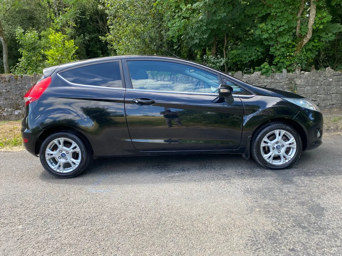 FORD FIESTA ❤️❤️ AUTOMATIC AS NEW MINT❤️❤️ - Image 2