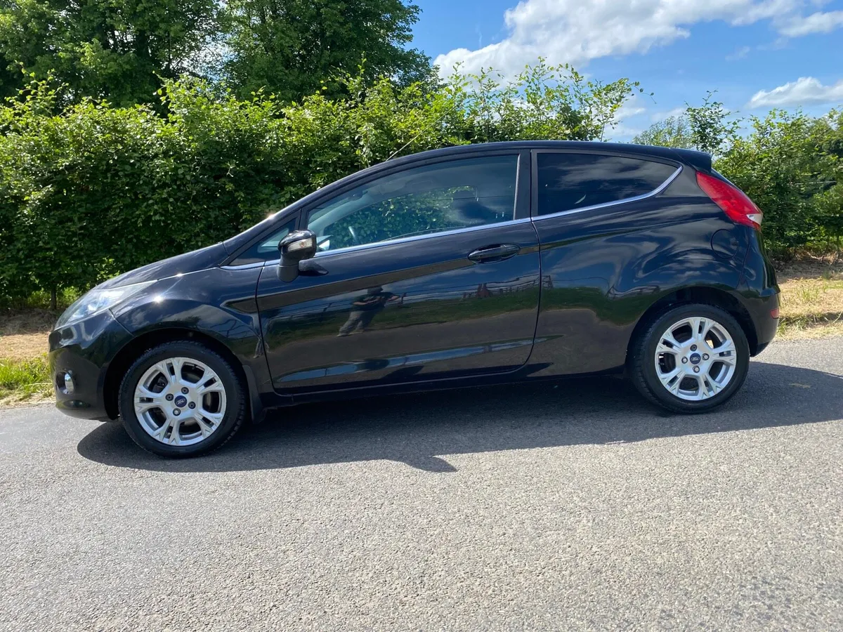 FORD FIESTA ❤️❤️ AUTOMATIC AS NEW MINT❤️❤️ - Image 4