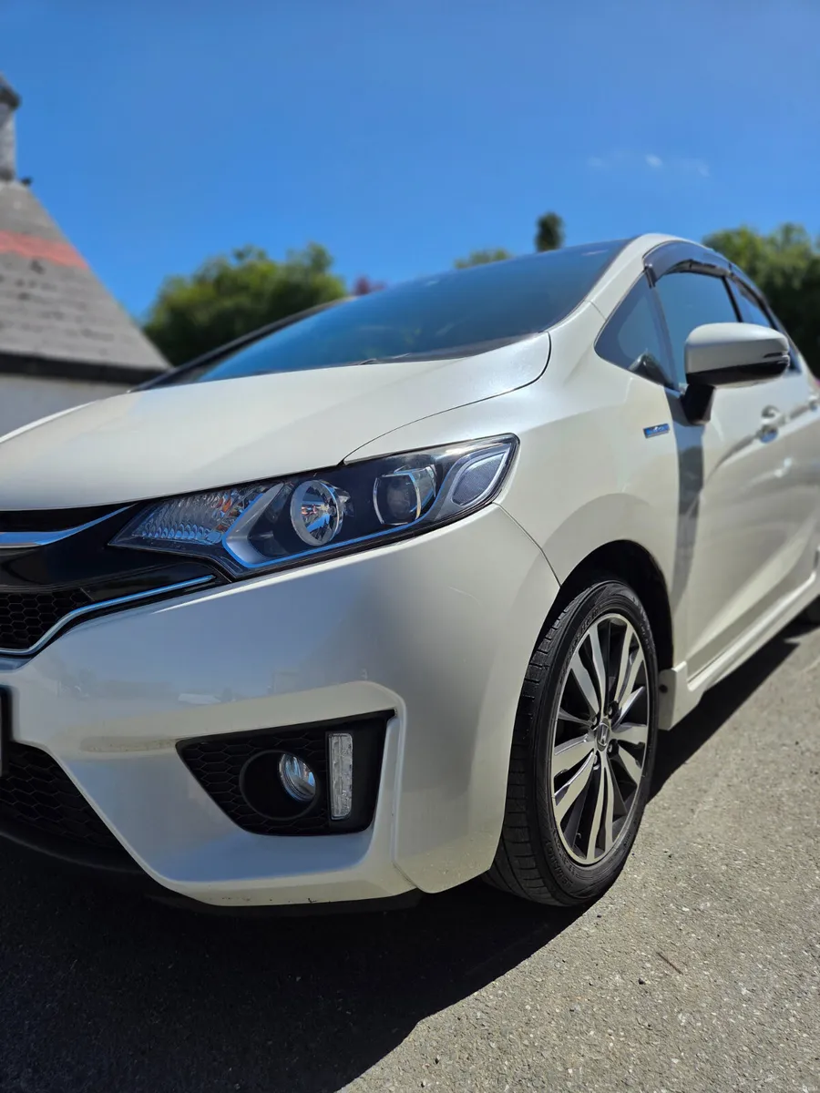 HONDA FIT PREMIUM MODEL 1.5 HYBRID - Image 4