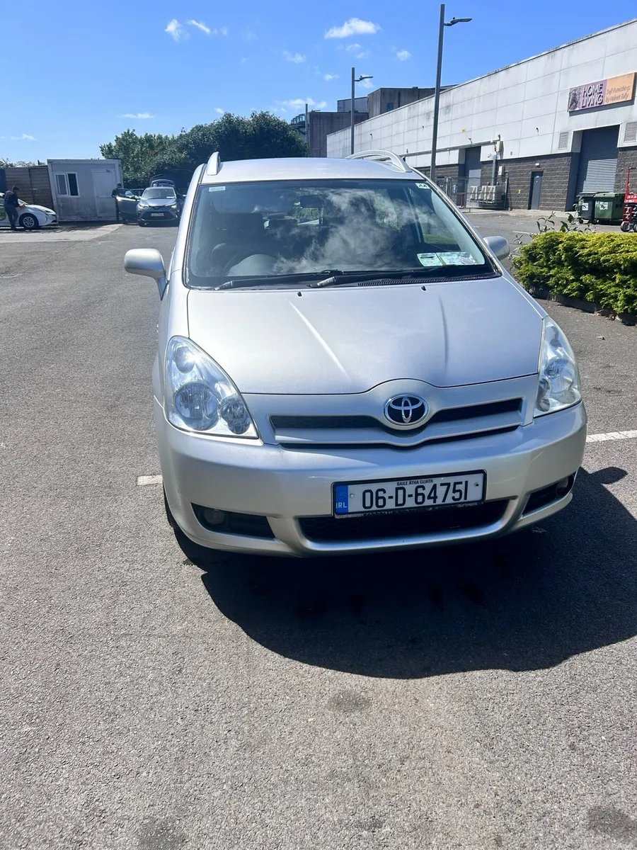 Toyota Corolla verso - Image 2