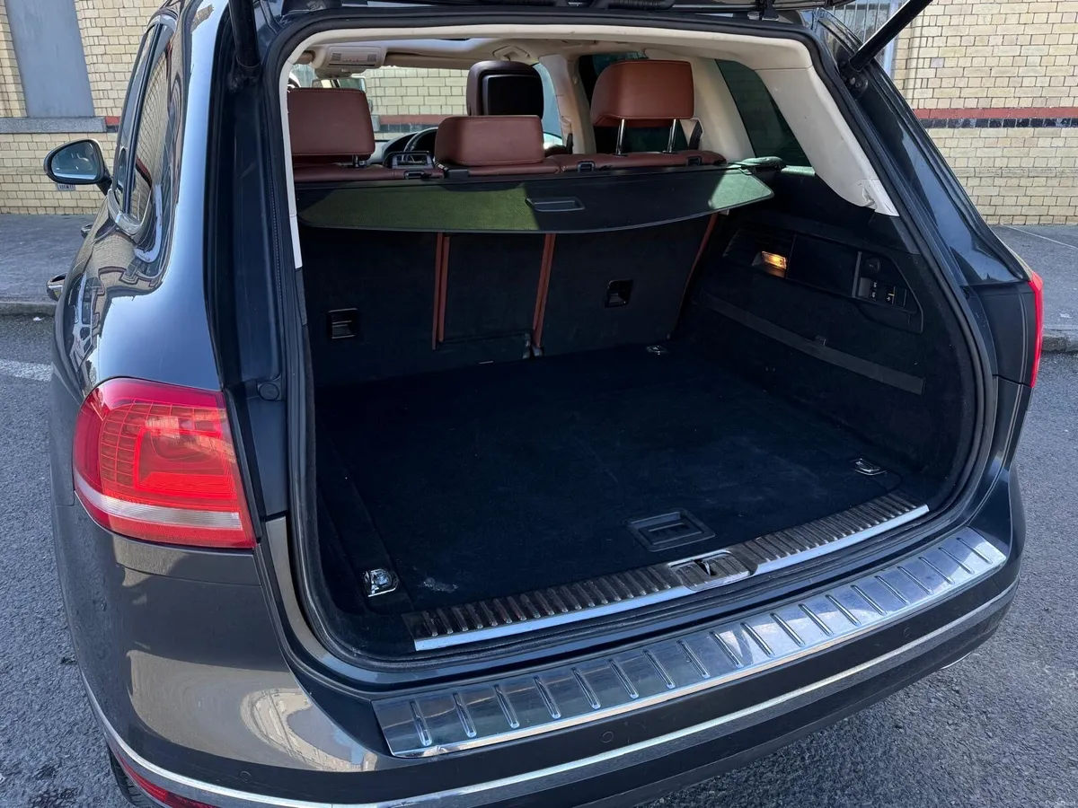 2016 VW Touareg crewcab *business spec* - Image 6