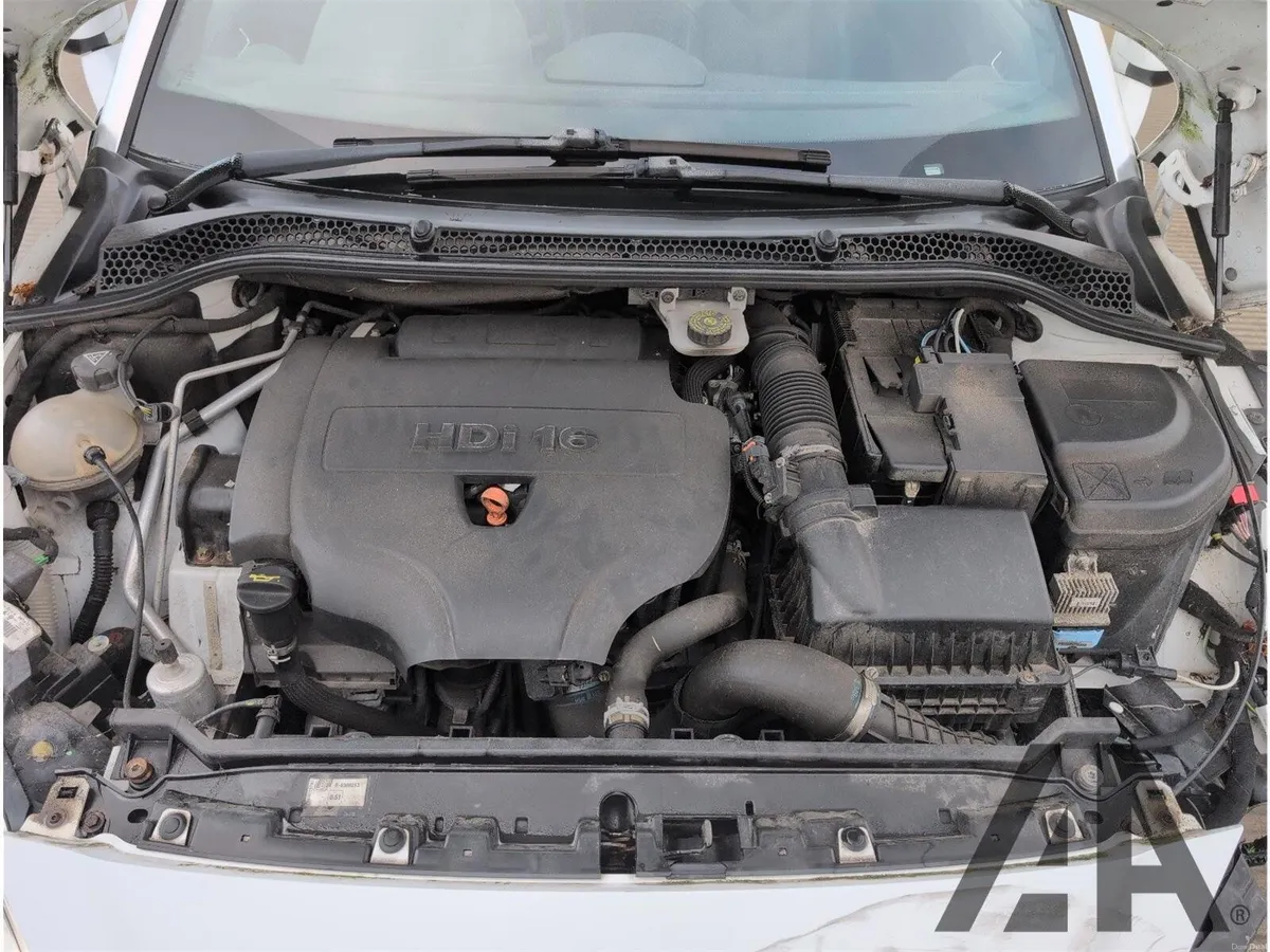 Peugeot RCZ 2.0 gt hdi coupe  2014 motd - Image 3