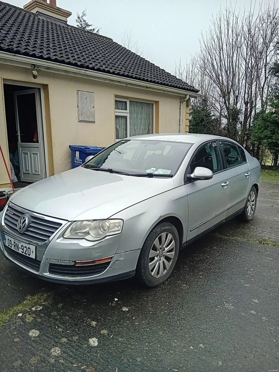 Volkswagen Passat 2009 - Image 2