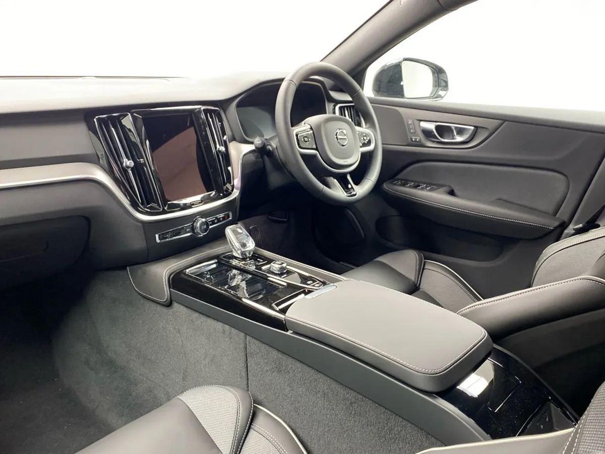 Volvo V60 T6 AWD Plug-in hybrid electric/petrol Pl - Image 3