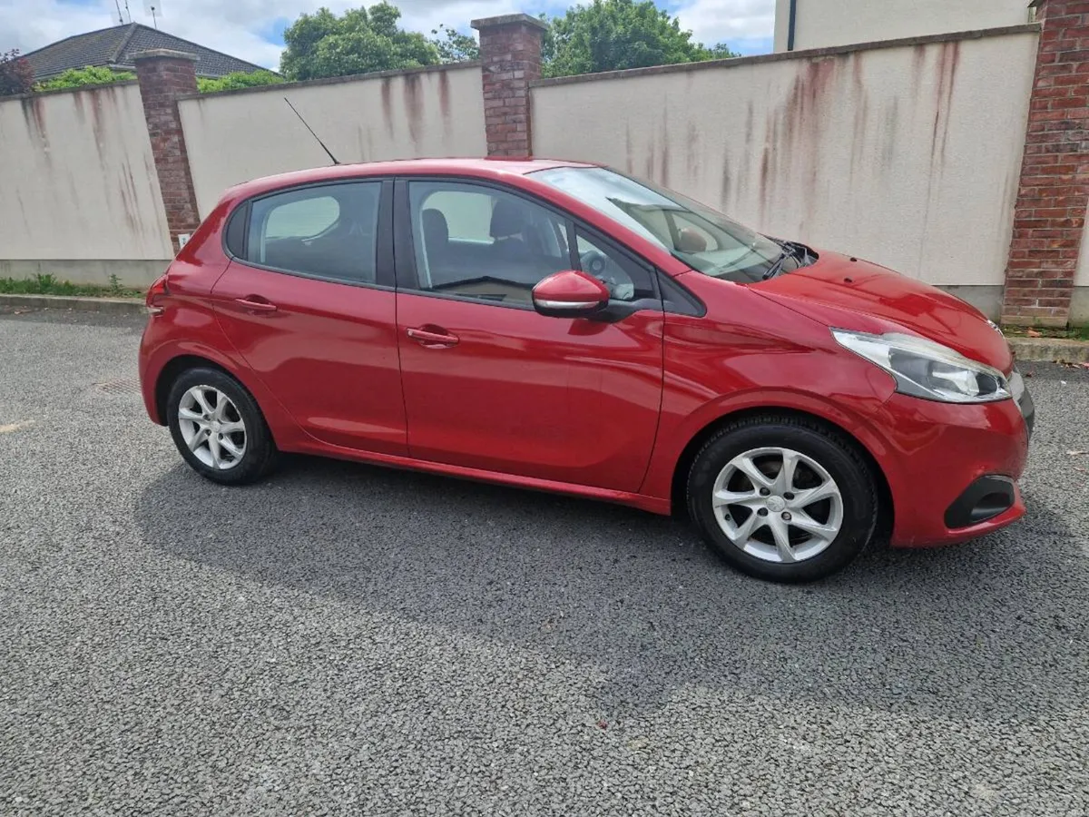 2015 peugeot 208 - Image 1