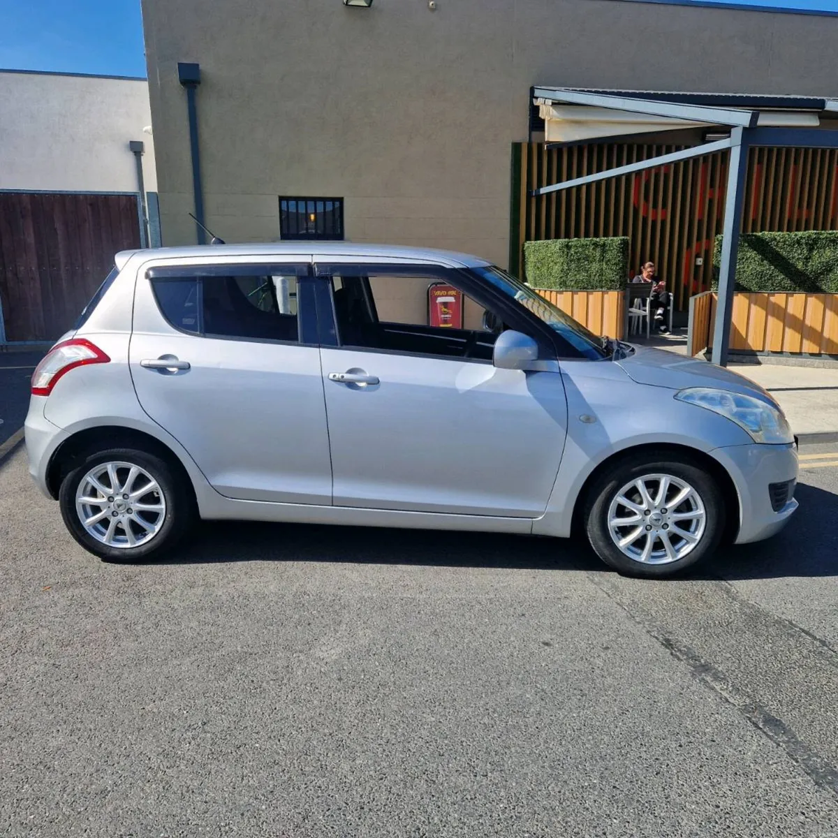 10 Suzuki swift Automatic 98km - Image 2