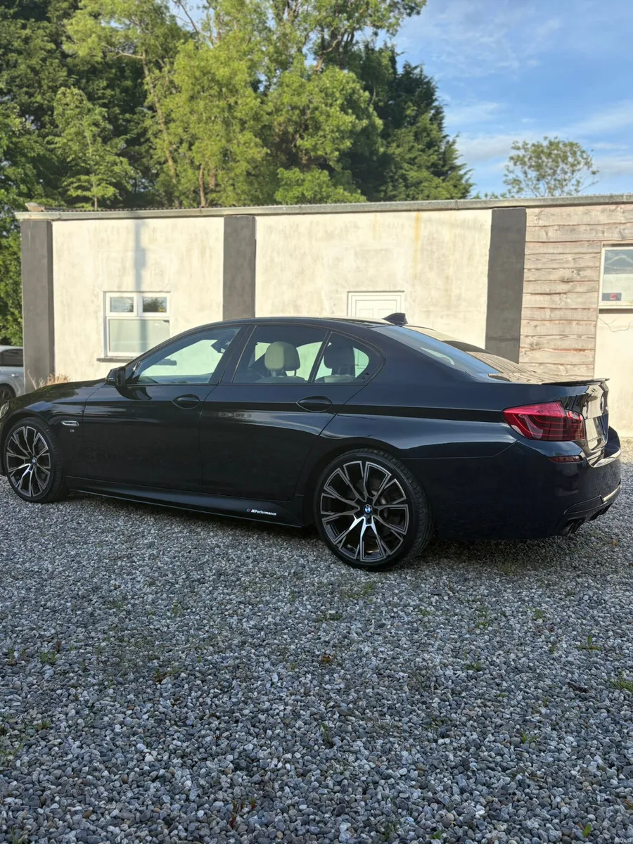 BMW 5-Series 2016 - Image 2