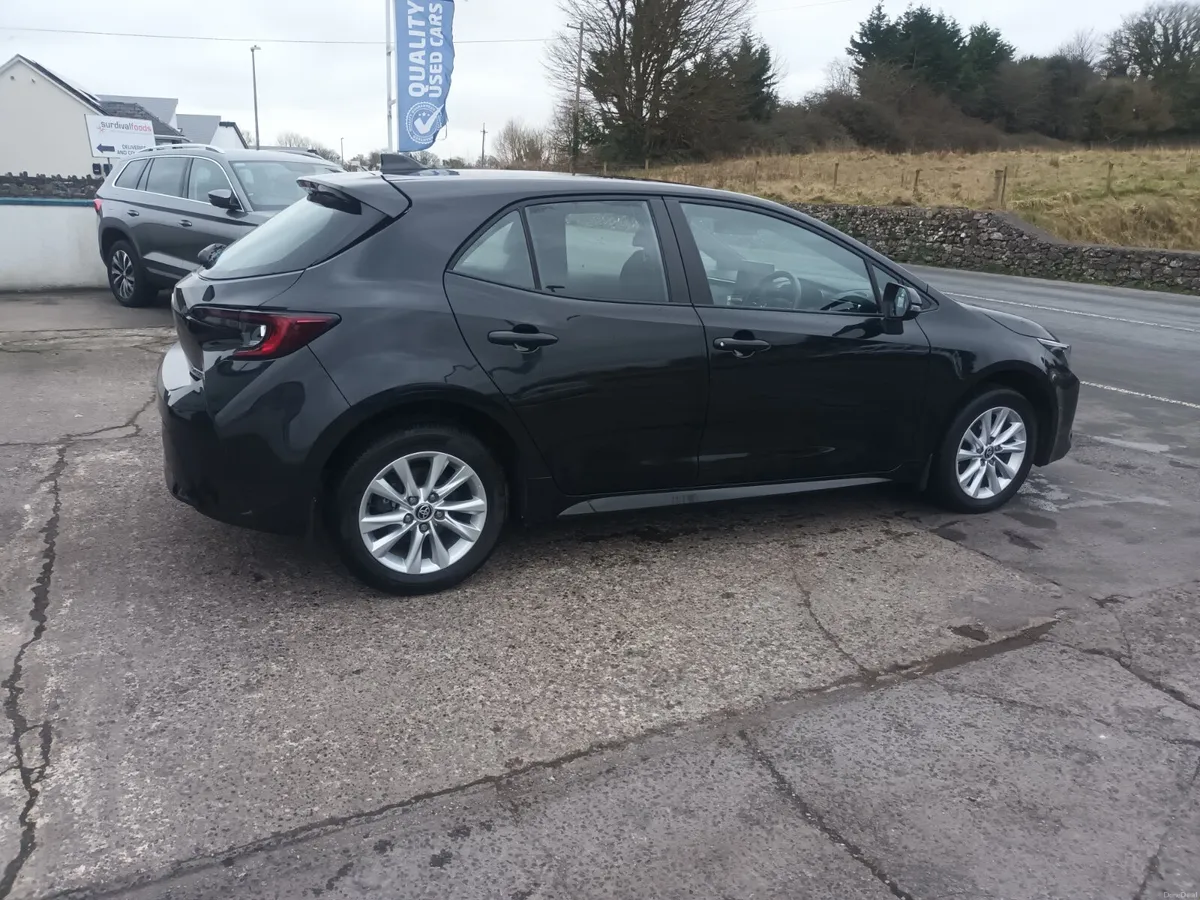 2024 Toyota Corolla 1.8 Hybrid Luna Hatchback - Image 5
