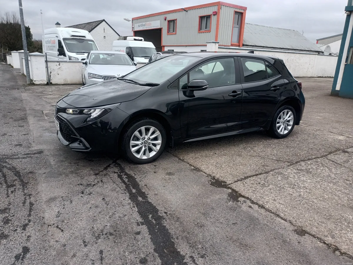 2024 Toyota Corolla 1.8 Hybrid Luna Hatchback - Image 3