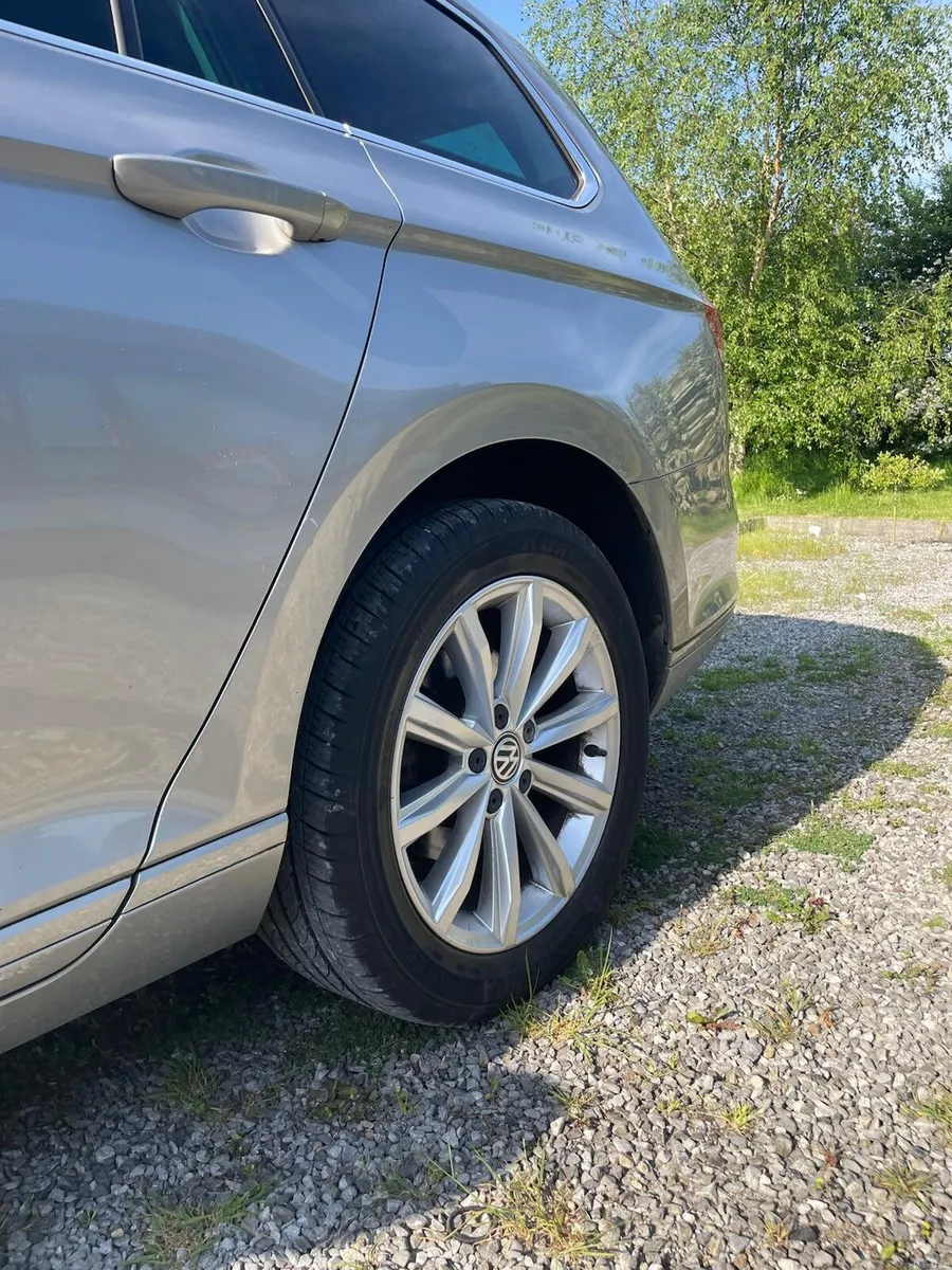Volkswagen Passat SE Business 150 BHP NCT Jan '28 - Image 3