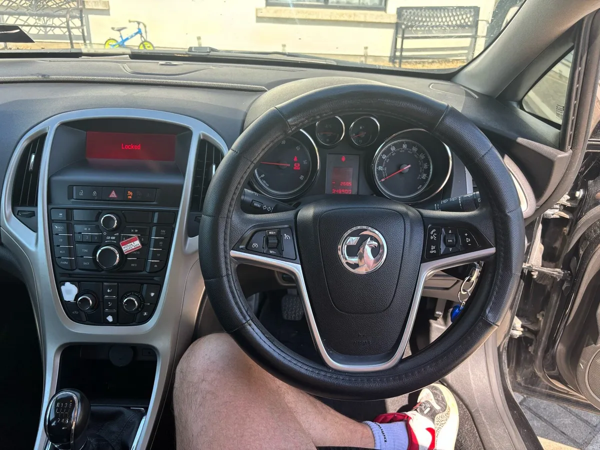 Car - Image 4