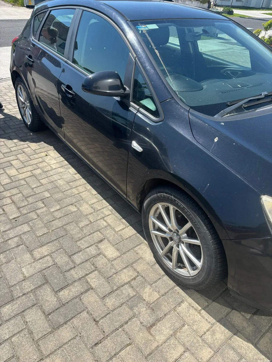 Car - Image 2