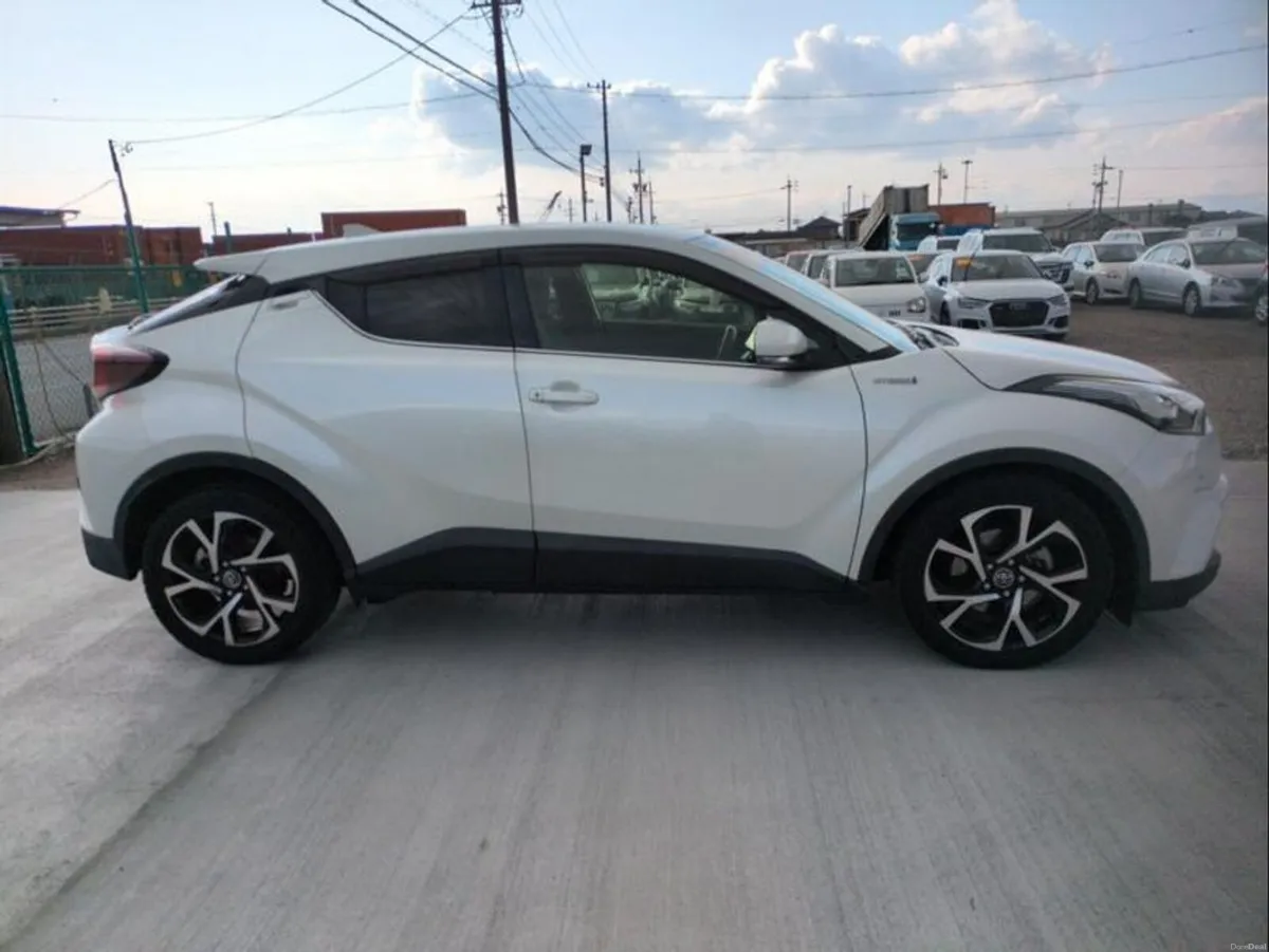 Toyota C-HR G Package Leather seats - Image 4
