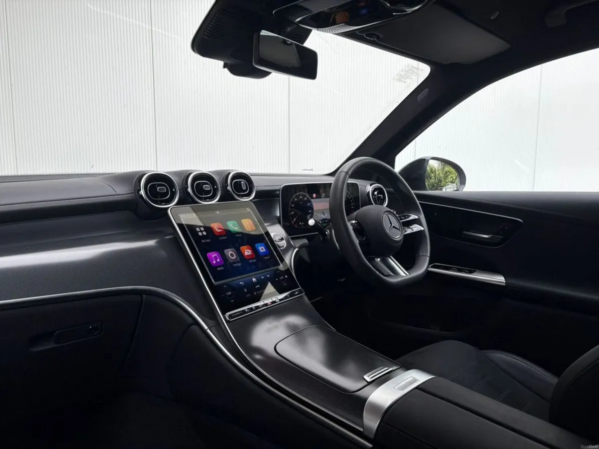 Mercedes-Benz GLC 300e 4MATIC URBAN EDITION - Image 2