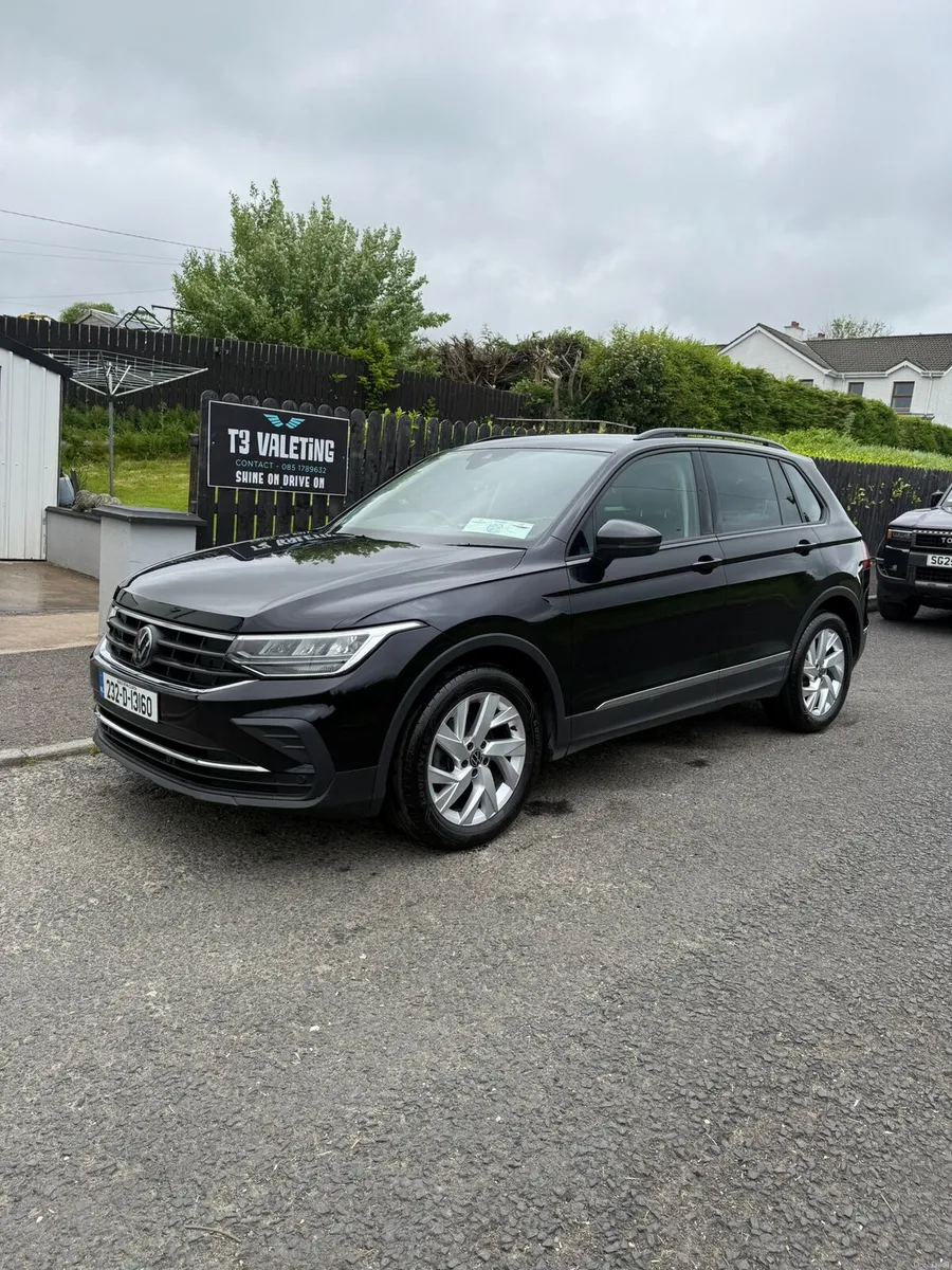 2023 Volkswagen tiguan - Image 2
