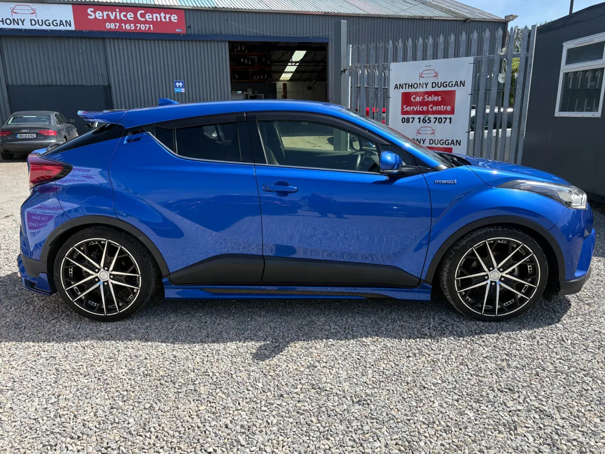 2018 Toyota C-hr Sport - Image 2