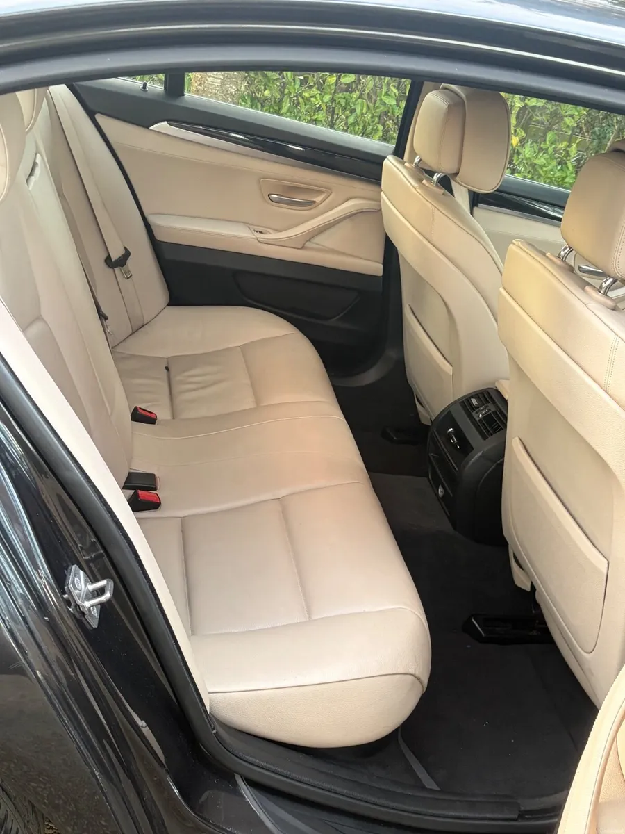 BMW 5-Series 2011 - Image 1
