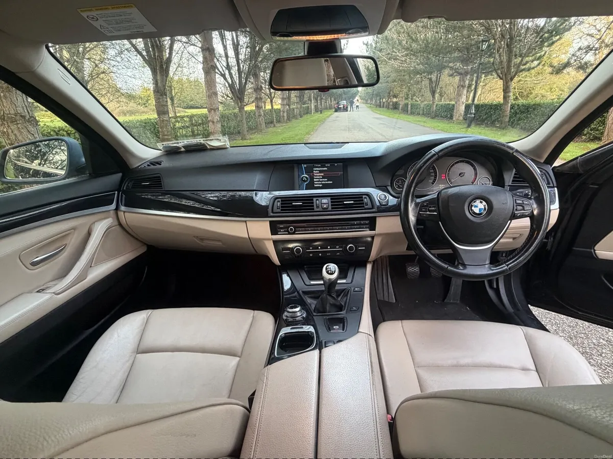 BMW 5-Series 2011 - Image 3