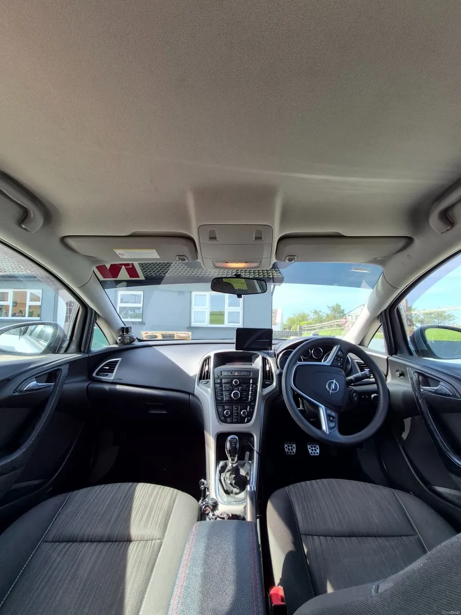 Opel Astra 2013 - Image 4