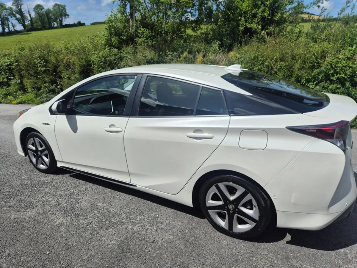 Toyota Prius HYBRID - Image 6