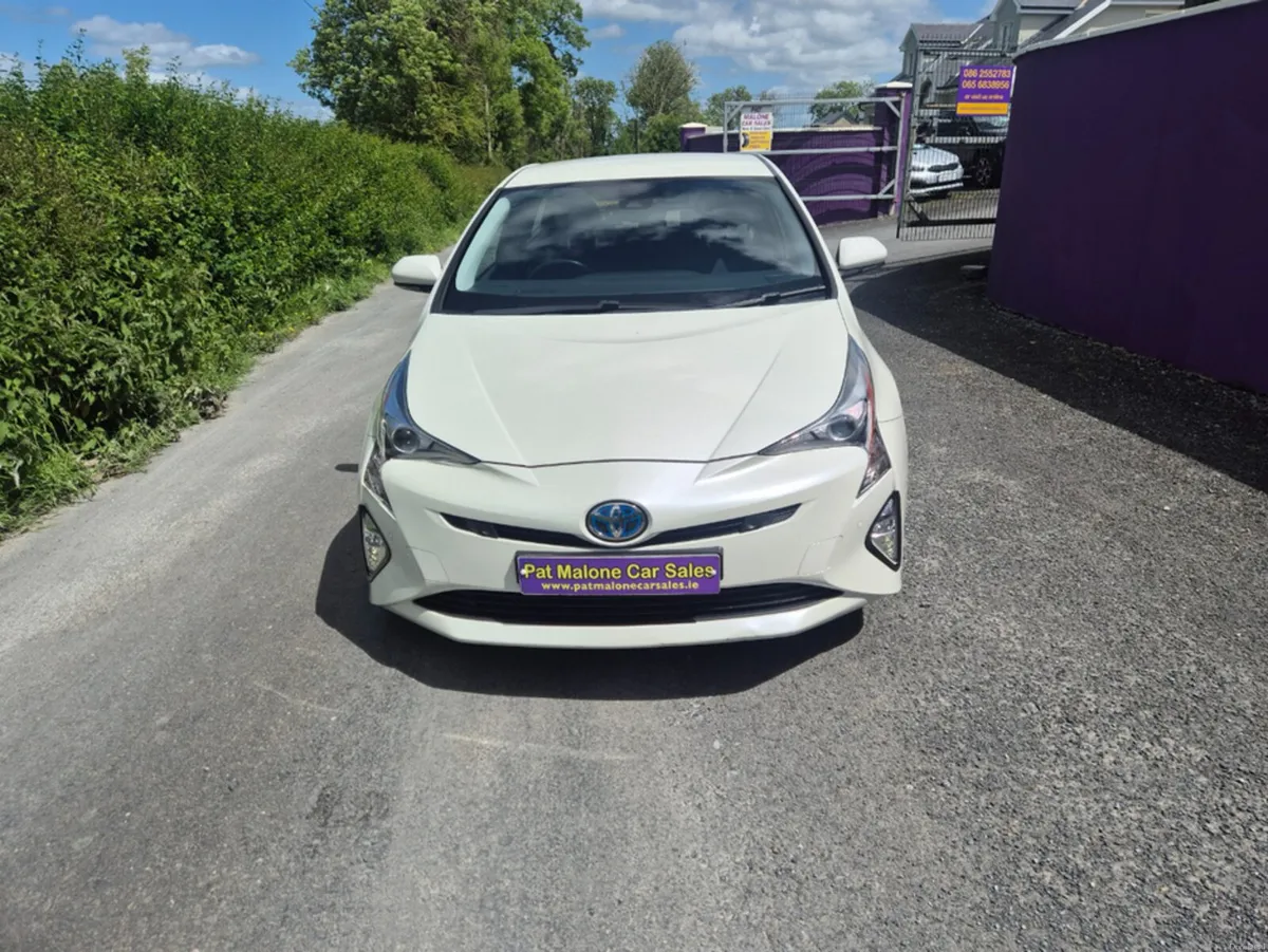 Toyota Prius HYBRID - Image 2