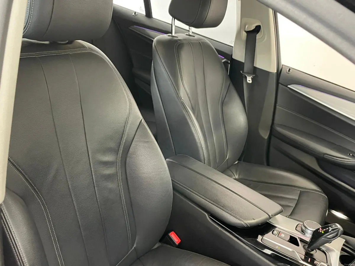 BMW 5-Series SE AUTO 520 D TOURING G31 - Image 4