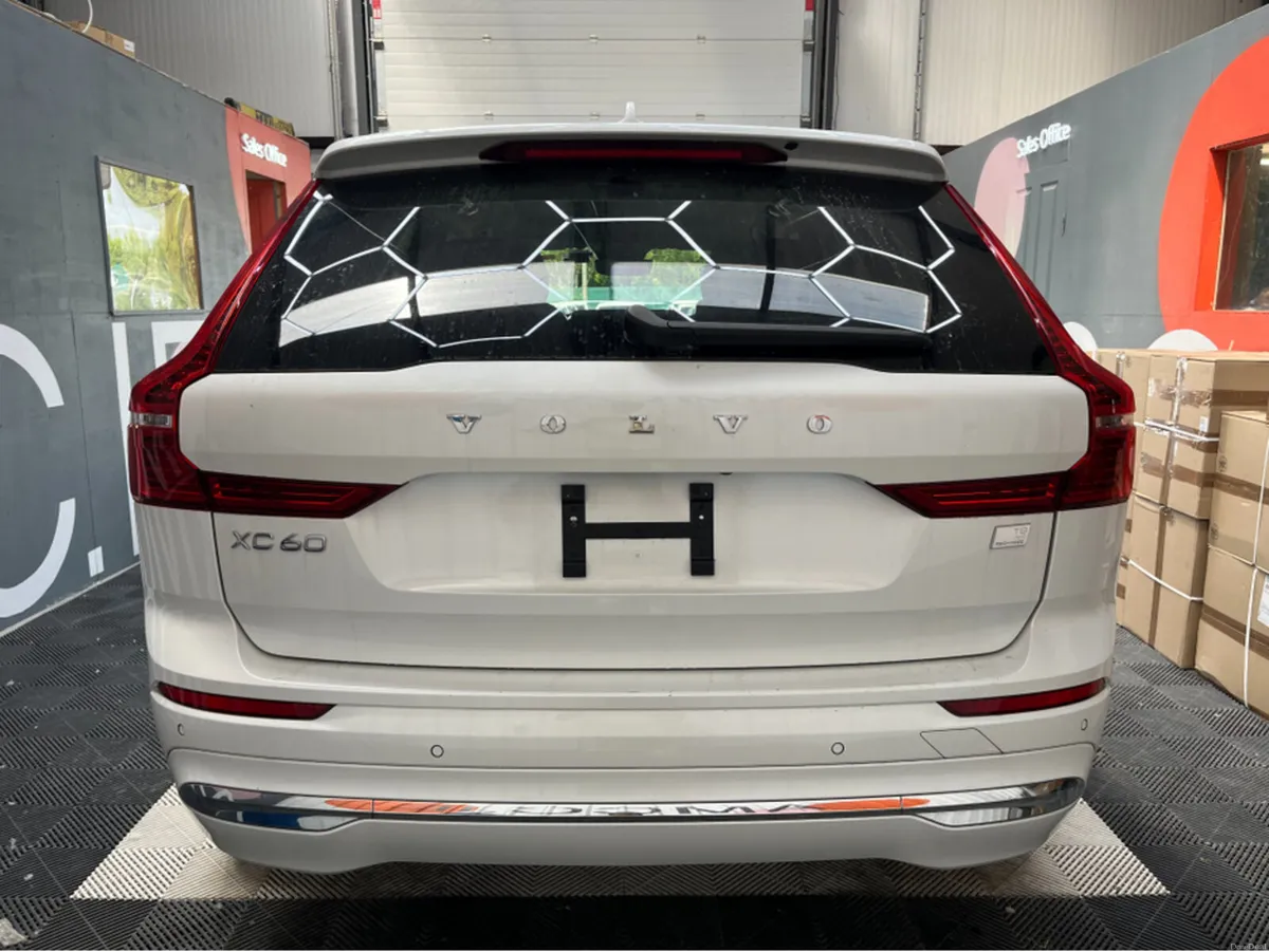 Volvo XC60 2021 VOLVO XC60 RECHARGED HYBRID T8 2.0 - Image 3