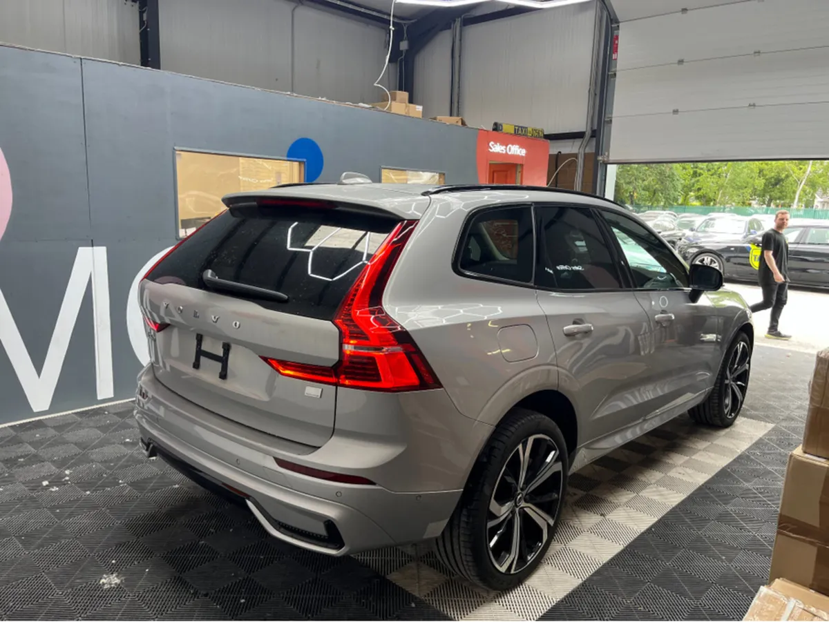 Volvo XC60 2023 VOLVO XC60 ULTIMATE T6 2.0 AUTOMAT - Image 2