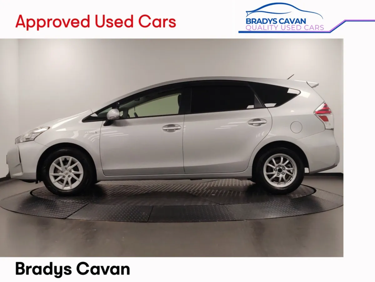 Toyota Prius Alpha S - Image 3